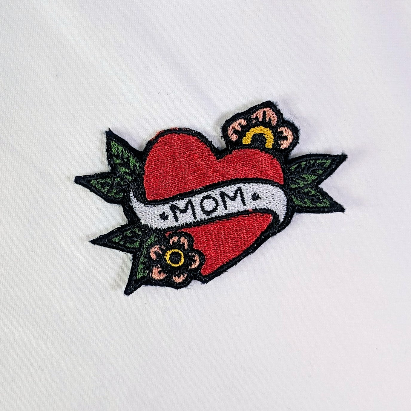 Mom brodeerattu merkki