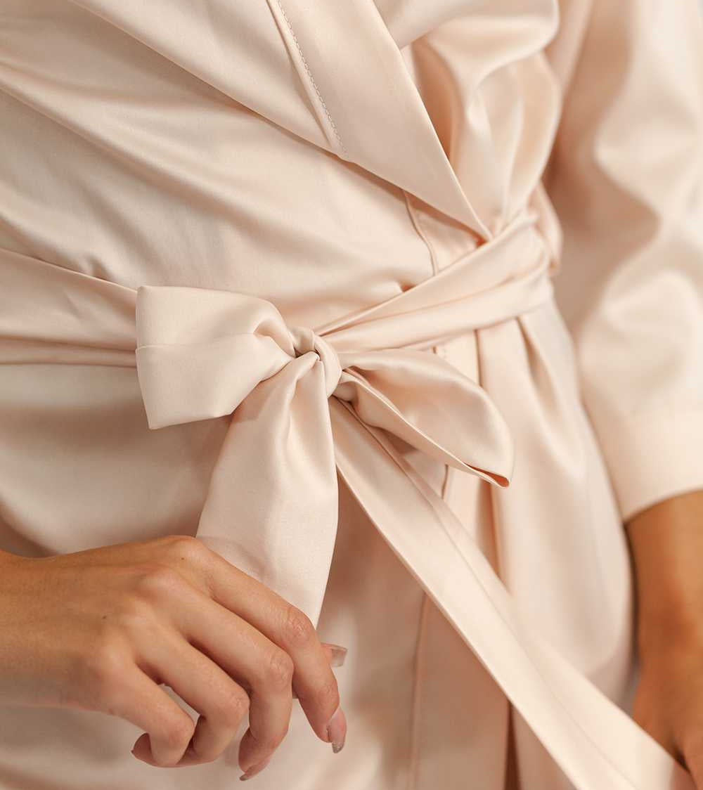 Aamutakki brodeerauksella